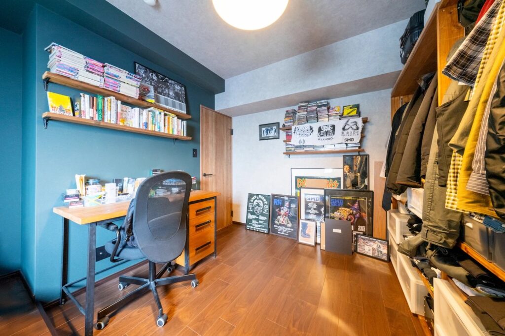 余っている部屋を作業部屋として使っている様子